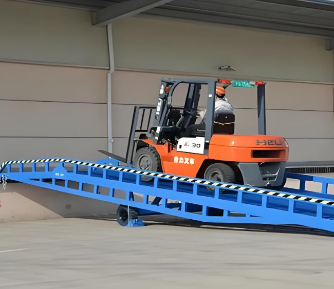 普兰移动式卸货平台（叉车用）